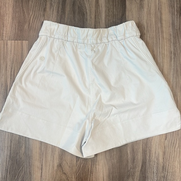 Lululemon Cinchable Waist High-Rise Woven Short 3.5" Bone - Picture 3 of 3